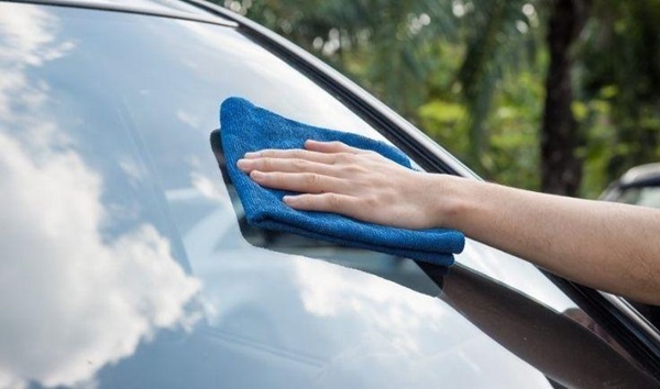 Como limpar o para-brisa do seu carro?