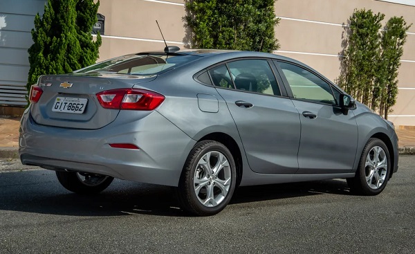 Conheça o Chevrolet Cruze G2: inovação, design e desempenho na segunda geração! Conheça o Chevrolet Cruze G2: inovação, design e desempenho na segunda geração!
